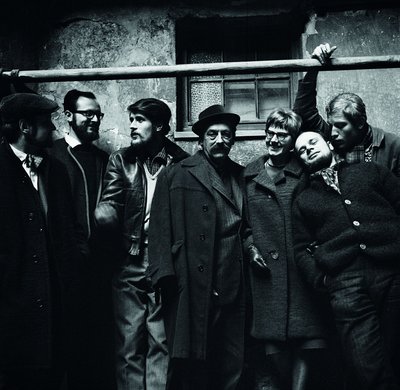 Pinot Gallizio und die Gruppe SPUR in München, um 1962. Foto: Monika Prem